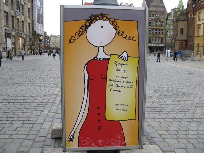 Na wrocławskim Rynku widać już plakaty promujące Dzień Życzliwości 